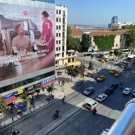 Oezyuerek'Ler 27 Κωνσταντινούπολη